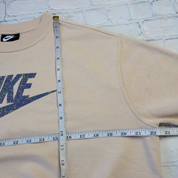 Nike woman’s cream / tan color Icon Clash Tee short sleeve size M - Picture 2 of 10